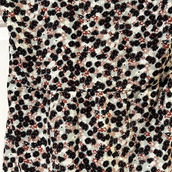 Fervor flowered top. - Picture 6 of 7